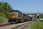 CSXT 471 Leads M427 at Pine Point